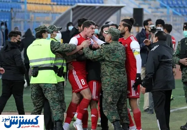 فوتبال به اضافه فنون کشتی و رزمی در لیگ برتر