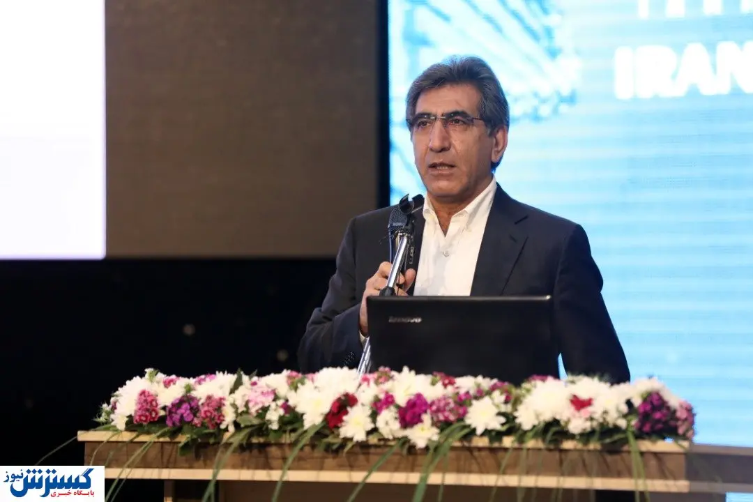 آینده به احترام گذشته توقف نمی‌کند