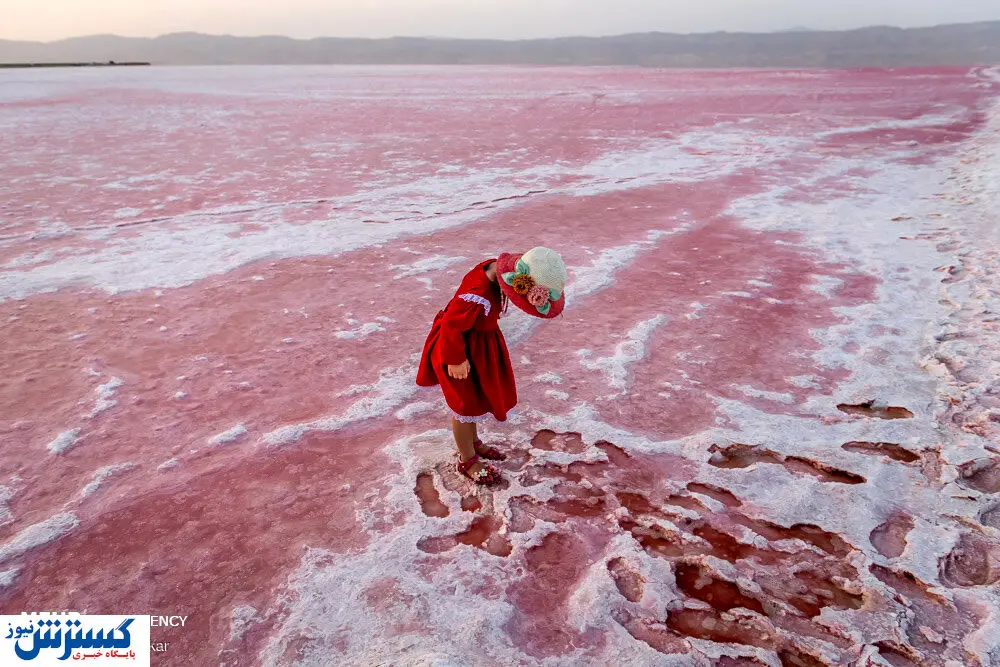 تصاویر/ دریاچه صورتی ایران را ببیند