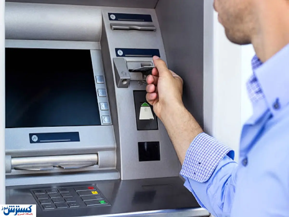 خرد کردن دستگاه خودپرداز توسط مرد عصبانی/فیلم