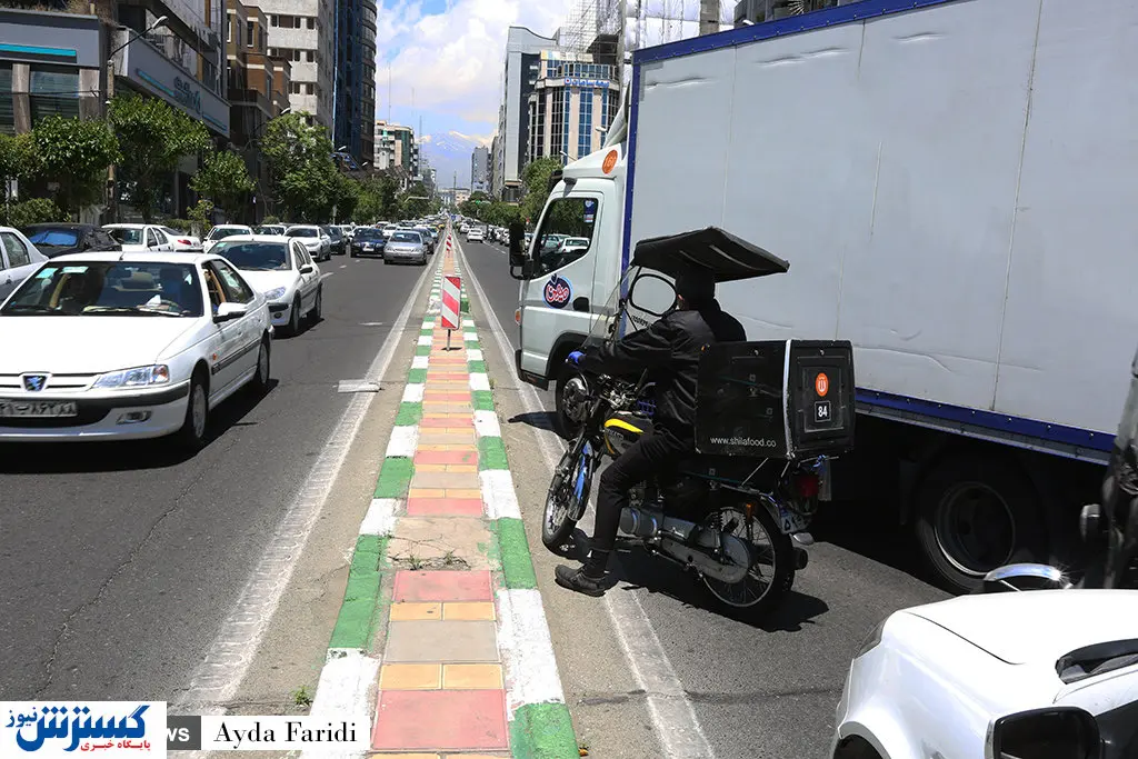 اقدام باورنکردنی یک موتورسوار در بزرگراه+فیلم