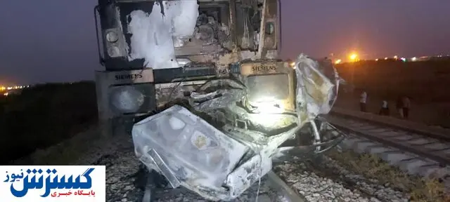 قطار در اهواز سواری پژو را نابود کرد/ ۳ نفر کشته شدند+تصویر