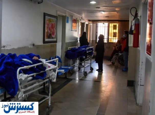 بستری بیماران کرونایی در راهروهای بیمارستان + عکس