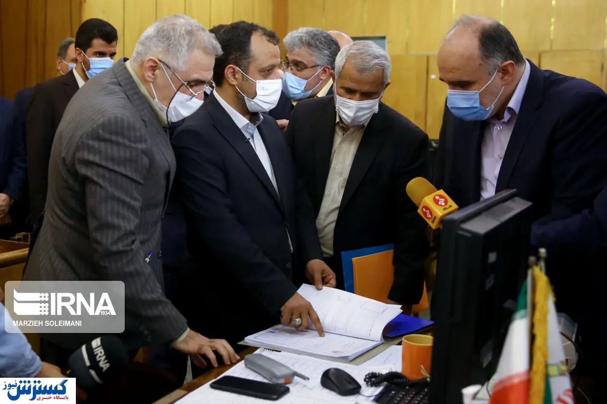 تصاویر/ حضور سرزده وزیر اقتصاد در بانک‌های دولتی