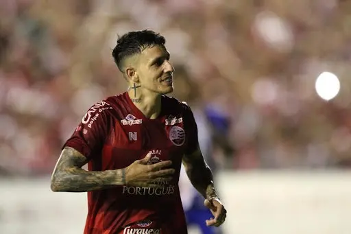 بمب نقل و انتقالات استقلال مشخص شد / فرهاد این هافبک خارجی را می‌خواهد؟