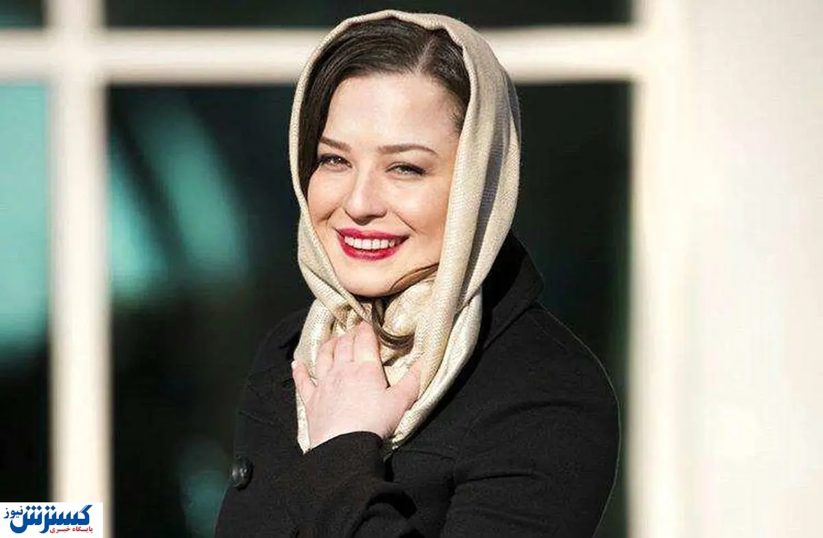 مهراوه شریفی نیا در کنار خواننده معروف