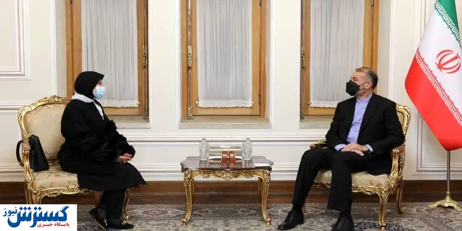 سفیر جدید این کشور خارجی با چفیه وارد ایران شد + عکس