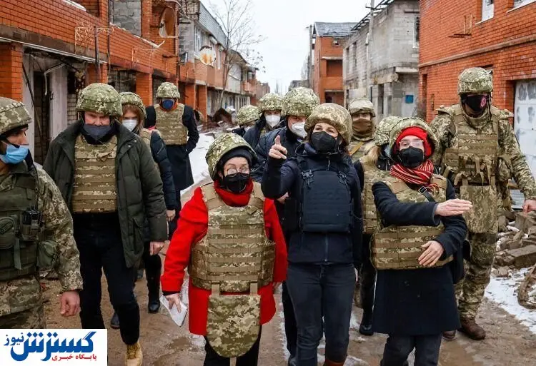 خانم وزیر با لباس جنگی وارد این کشور شد + عکس