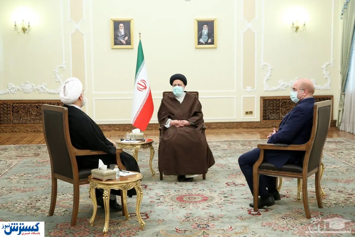 نصب بیلبوردهای هشدارآمیز در مقابل دفتر مسئولان بلندپایه + عکس