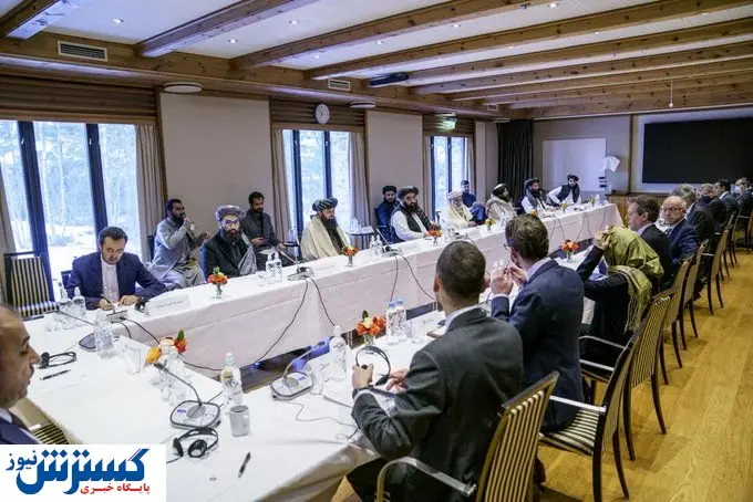 ضور یک زن در میان مسئولان بلندپایه طالبان + عکس