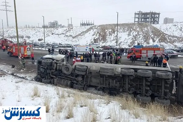 واژگونی یک اتوبوس در حادثه تصادف + عکس