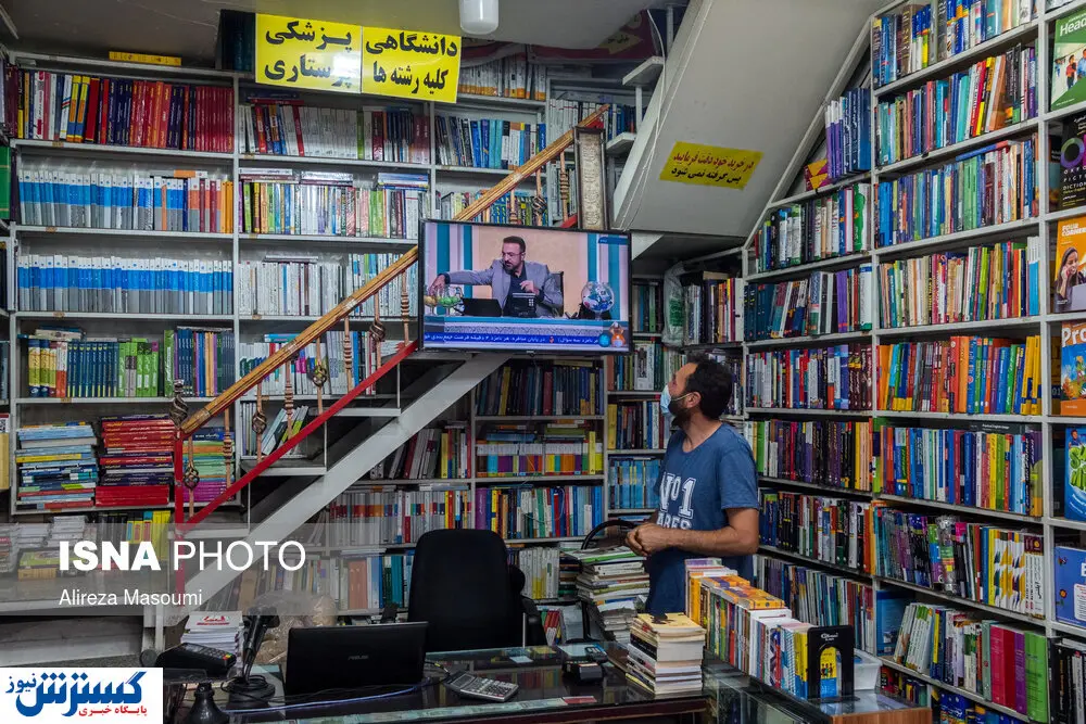 تصاویر/ تماشای مناظره داغ انتخاباتی در یک عصر تعطیل