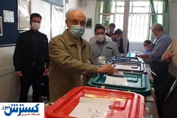 علی اکبر صالحی نیز رای خود را به صندوق انداخت