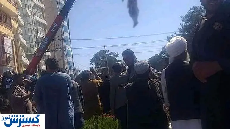 طالبان جسد ۴ اعدامی را در هرات آویزان کرد + عکس
