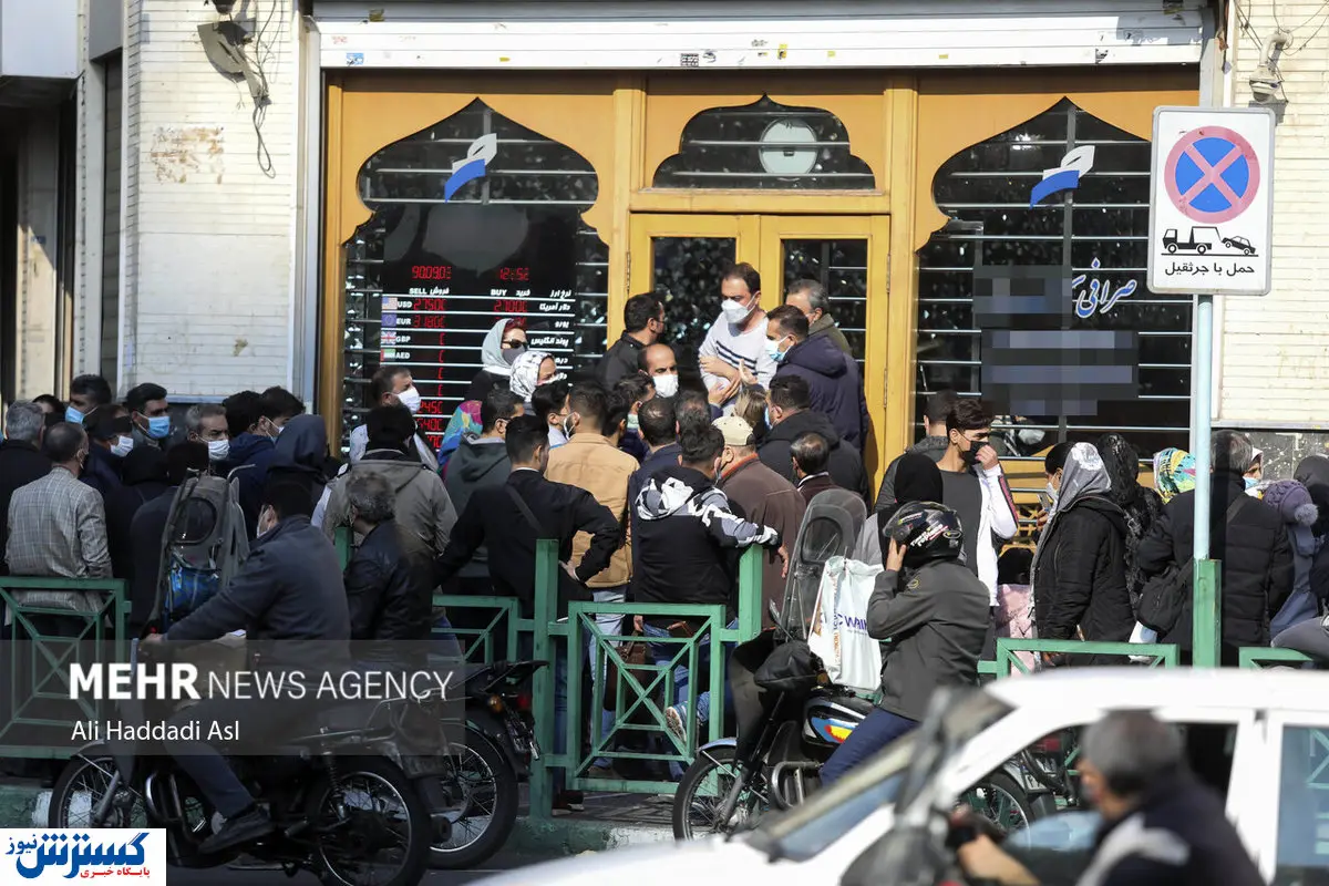 تصاویر/ تجمع دلالان ارز در فردوسی