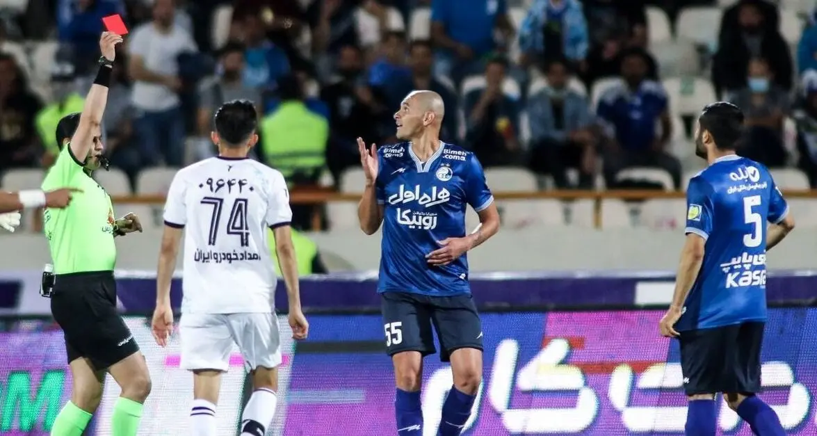 استقلال از داور بازی رسما شکایت کرد