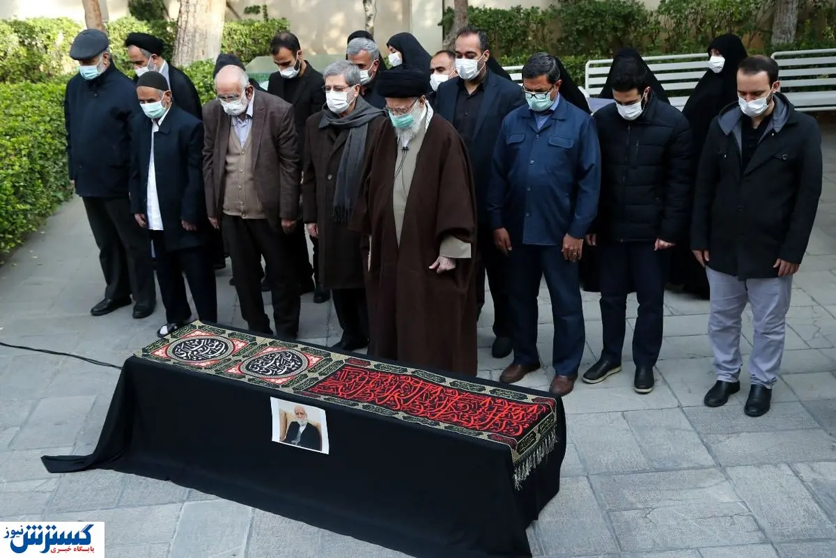اقامه نماز رهبر انقلاب بر پیکر دکتر عباس شیبانی