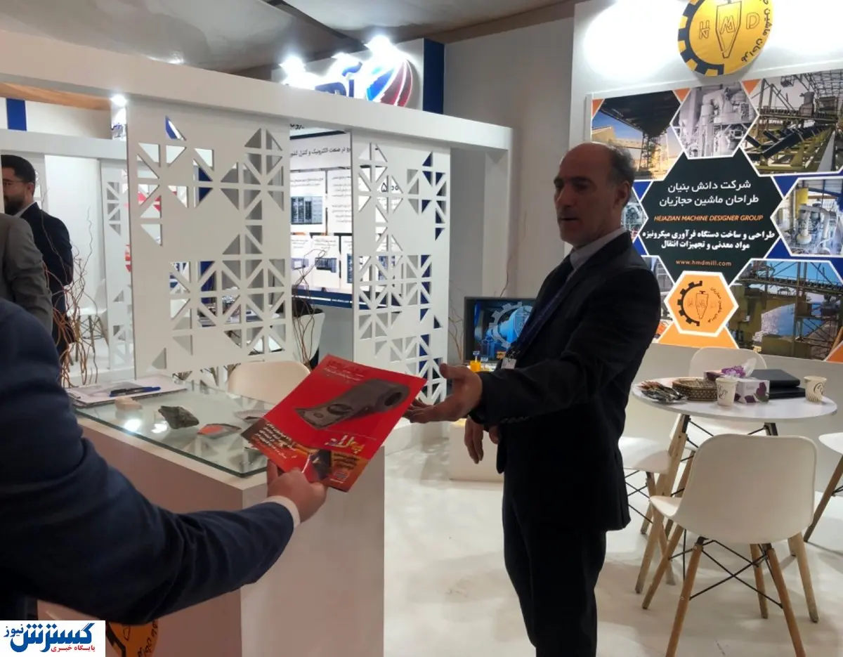 تصاویر / توزیع گسترده ویژه نامه ملی فولاد در محل برگزاری جشنواره