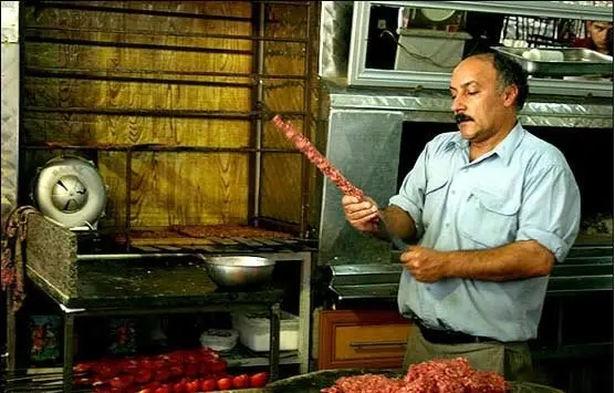 شغلی نان و آب دار / کباب زنی چقدر درآمد دارد؟