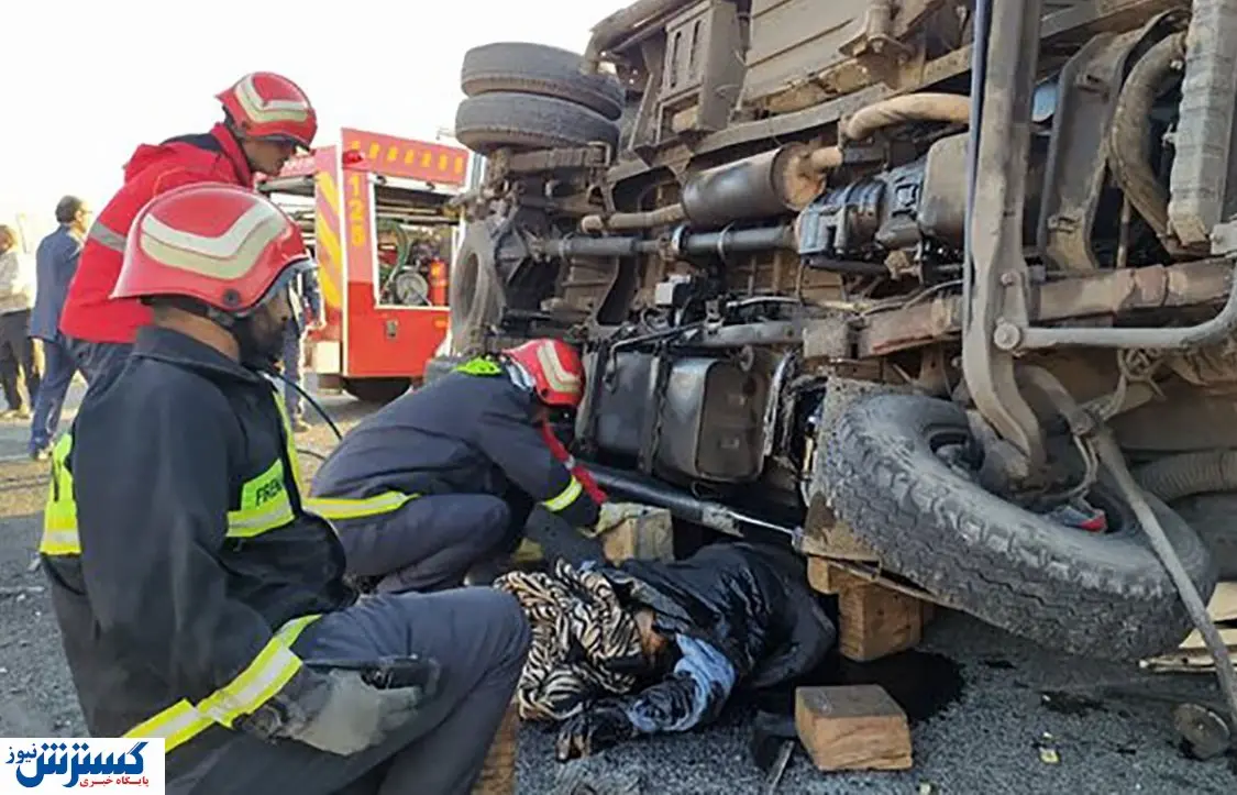 تصادف وحشتناک کامیون با مینی بوس + جزییات