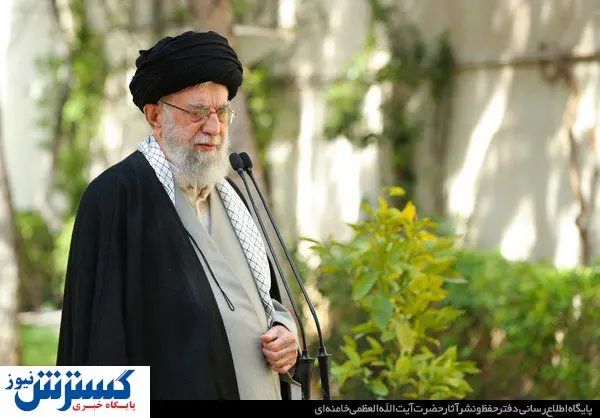 کاشت نهال توسط رهبر انقلاب در روز درختکاری