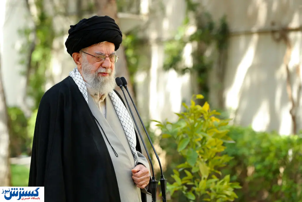 اقامه نماز رهبر انقلاب بر پیکر حسن غفوری‌فرد +فیلم