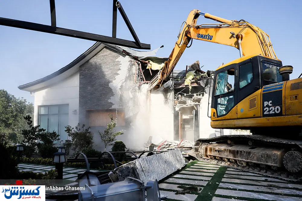 تصاویر/ تخریب ویلاهای لوکس در شهرک غیرقانونی
