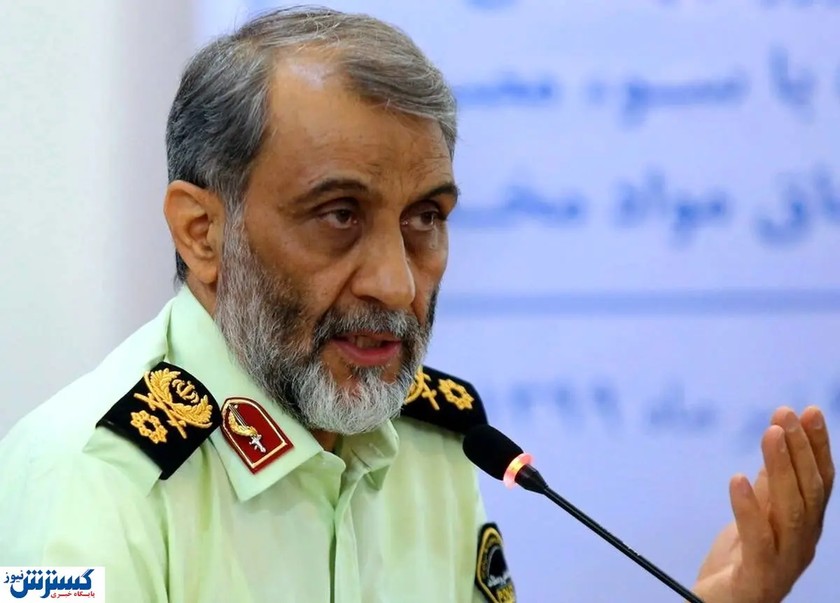 مردم در تجمعات شعار درود بر پلیس می دهند