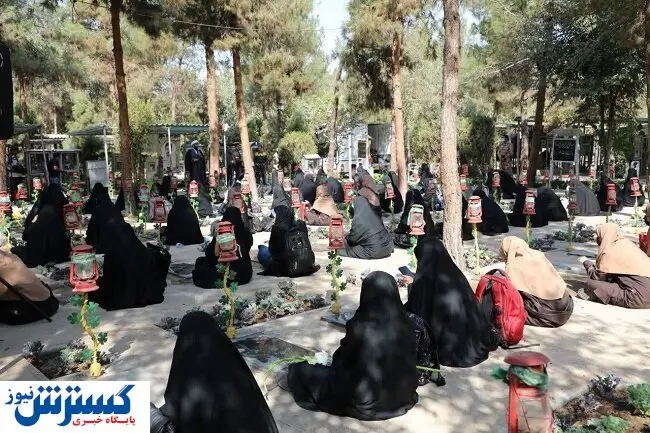 اردویی میان سنگ قبرها/ این مکان برای دانش آموزان مناسب نیست