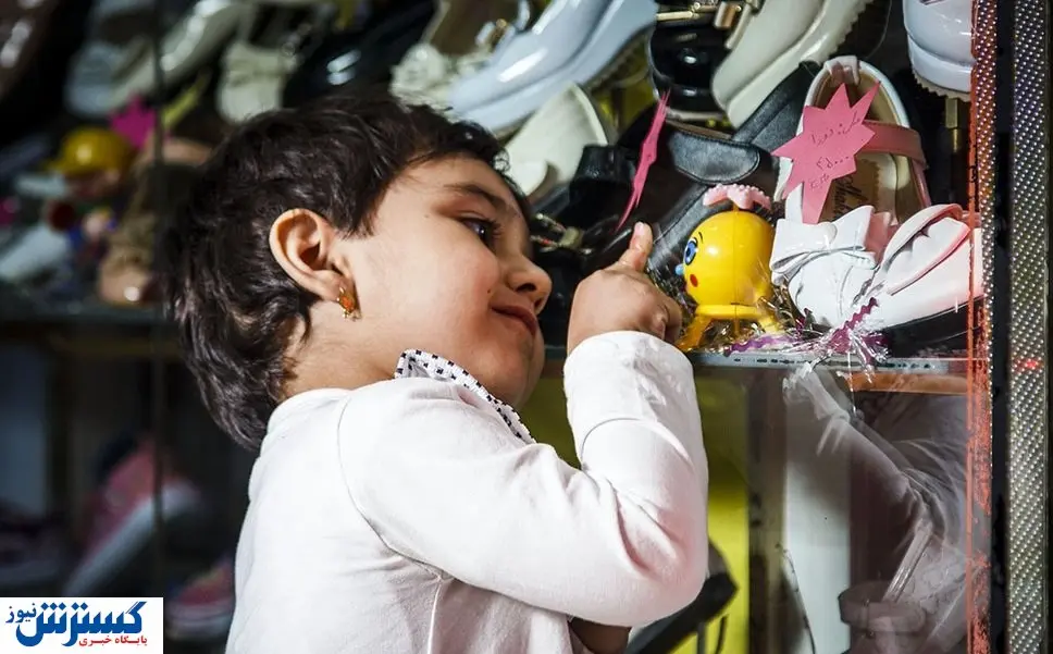 حال و هوای بازار شب عید / یک دست لباس بچگانه چند تمام می شود؟