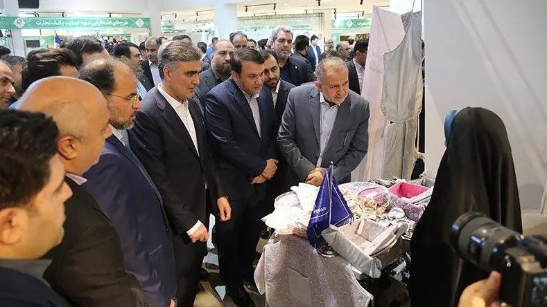 بازدید رئیس کل بانک مرکزی و سرپرست ستاد اجرایی فرمان انام(ره) از غرفه بانک سپه در نمایشگاه "تلاش با برکت"