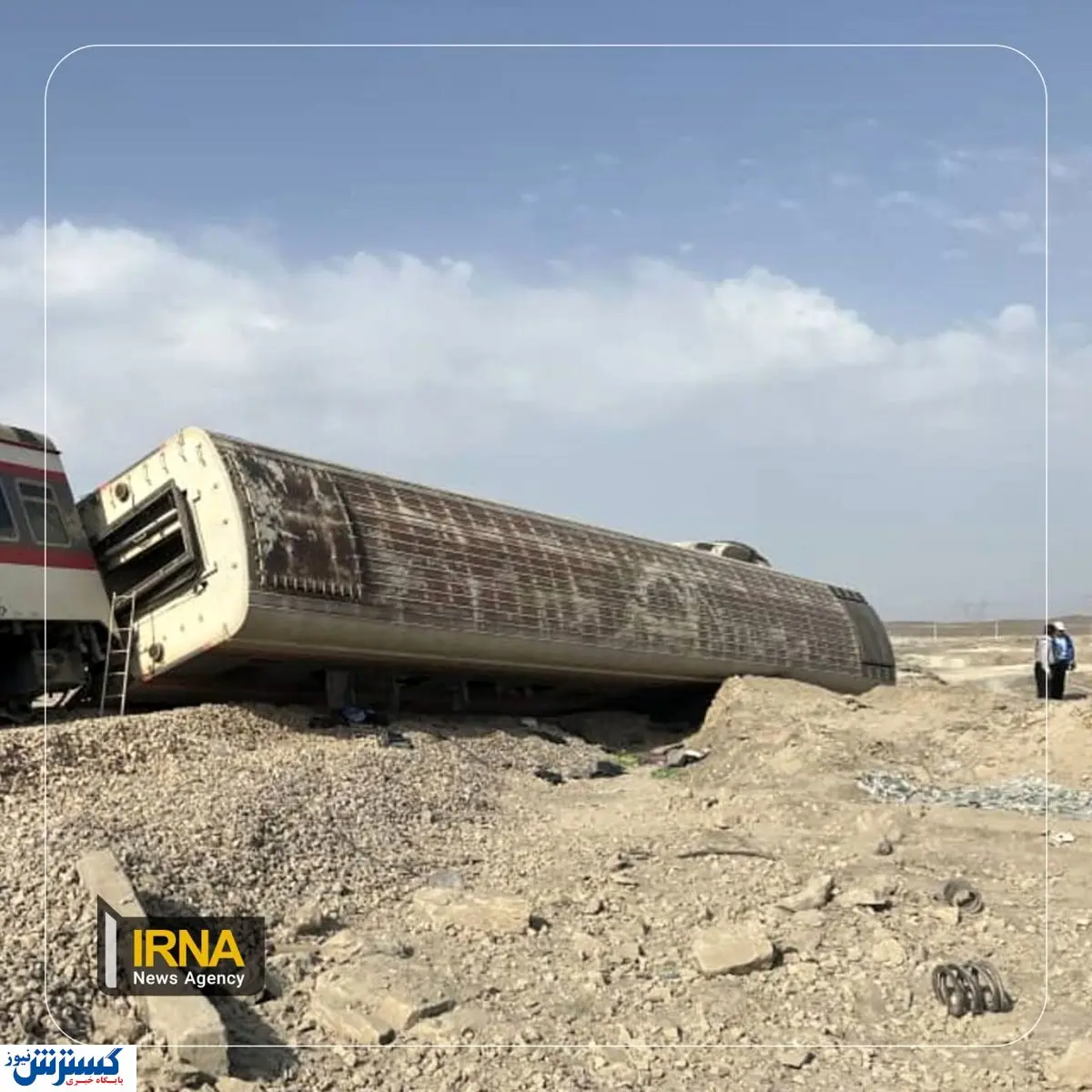 خروج قطار مسافربری از ریل در میانه + عکس