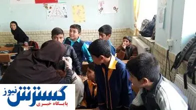 غربالگری شپش سر دانش آموزان از ابتدای سال تحصیلی