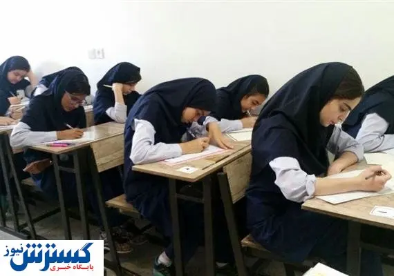 توزیع بسته های بهداشتی در بین دانش اموزان این مناطق