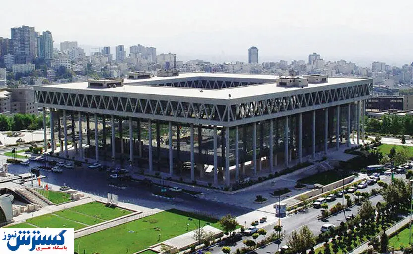 مجری مشهور با این عکس بدحجاب اخراج شد؟