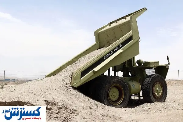 مرگ خاک روی زمین ترک‌خورده