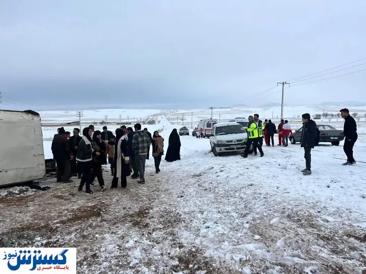واژگونی مینی بوس در استان زنجان با ۱۷ مصدوم