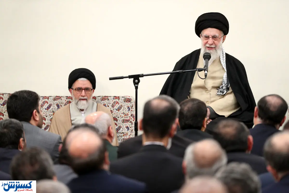 تنها راه‌حل مشکلات، پایبندی به مبانی انقلاب است