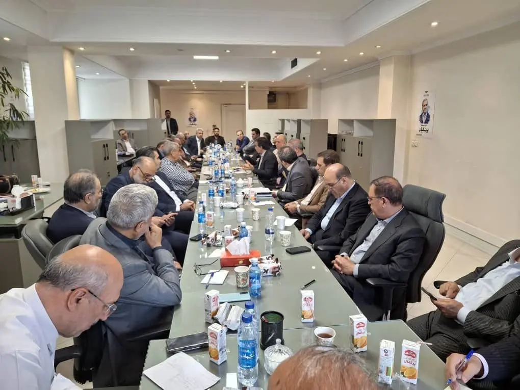 بنیانهای تولیدی کشور متزلزل شده است / چرخ تولید و تجارت را به ریل اصلی بازگردانید