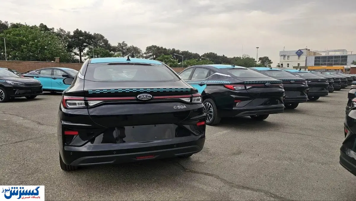 آغاز فعالیت تاکسیهای برقی در فرودگاه امام