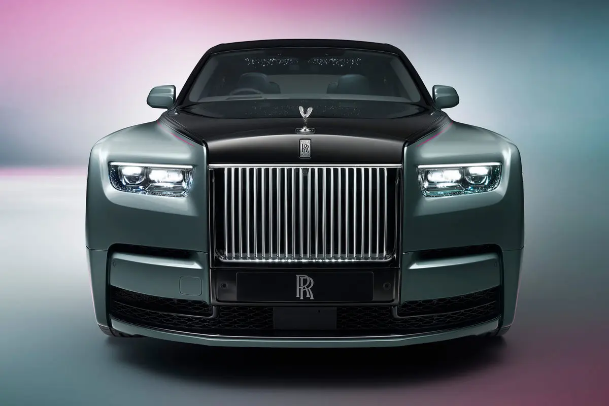 رولز رویس با حمل بار امورات می گذراند