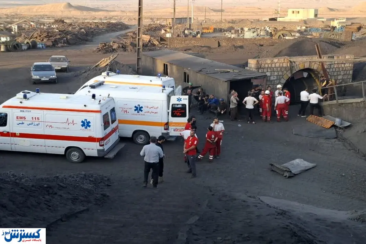 تصاویر دردناک از لحظه خروج پیکر جان باختگان معدن طبس