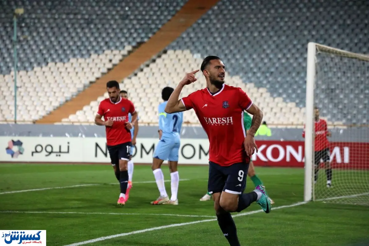 ستاره استقلال پُز تیم اماراتی را داد!