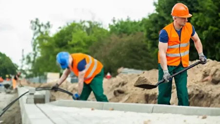 مقایسه تکان‌دهنده دستمزد کارگران ایران با منطقه؛ وقتی کار کردن هم فقر می‌آورد