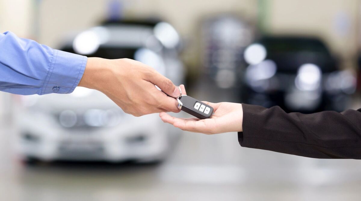 قیمت خودرو در بازار ایران سر به فلک کشید (۱۸ دی)