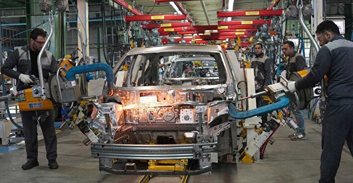 سرمایه‌گذاران در دو راهی بزرگ | خودرو بخریم یا دلار؟