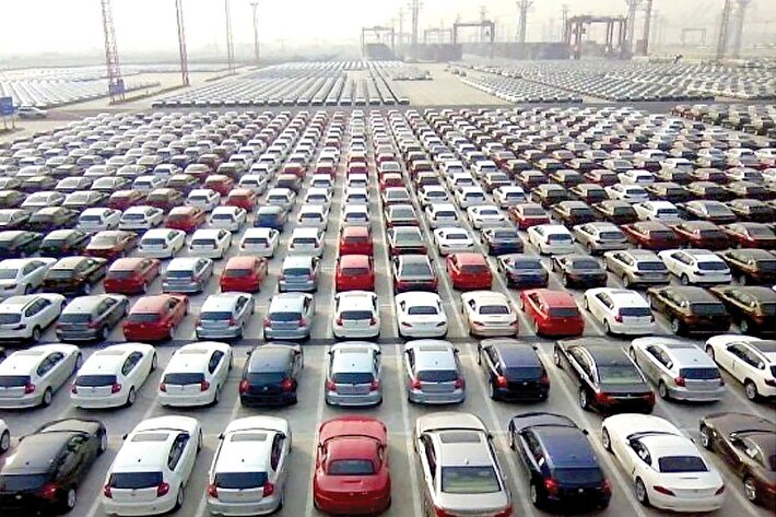 ۱۰۰ هزار متقاضی خودرو در صف انتظار | موتور وارداتی‌ها خاموش ماند