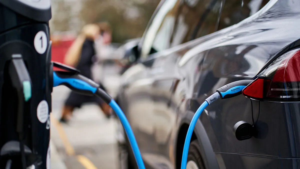 چگونه در زمستان برد خودرو برقی را تا حد ممکن حفظ کنیم؟