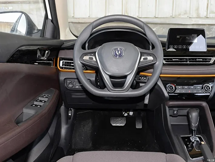 تازه وارد ایران‌خودرو حاشیه ساز شد