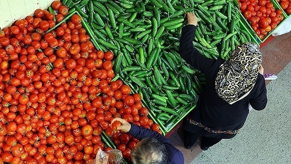 پرتقال، سیب و گوجه رکورددار گرانی شدند | جزئیات نرخنامه میوه و سبزی در دی ۱۴۰۴